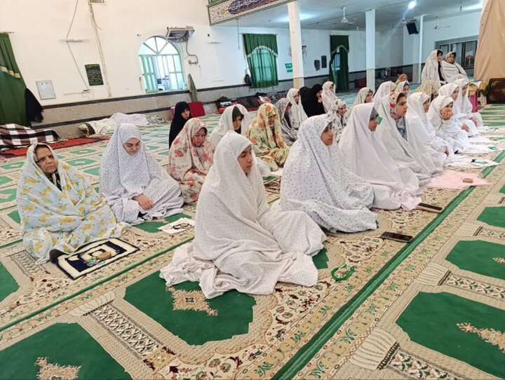 تصاویر/حضور مبلغین مدرسه علمیه مهدیه خنداب در جمع معتکفین