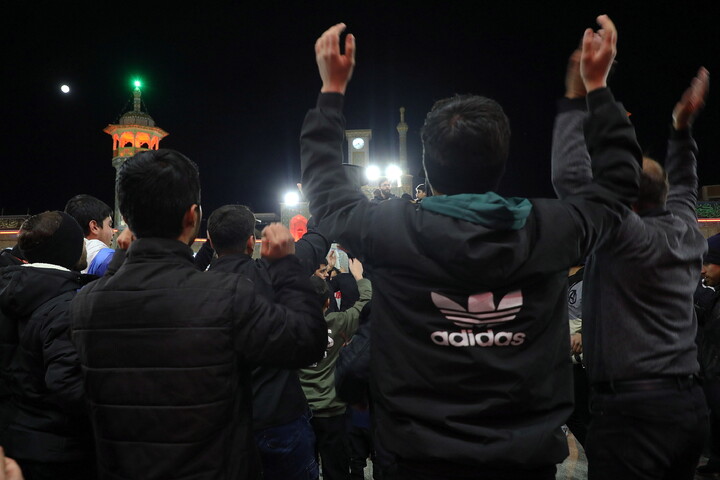 تصاویر/ حال و هوای حرم مطهر حضرت معصومه (س) در شب وفات حضرت زینب(س)