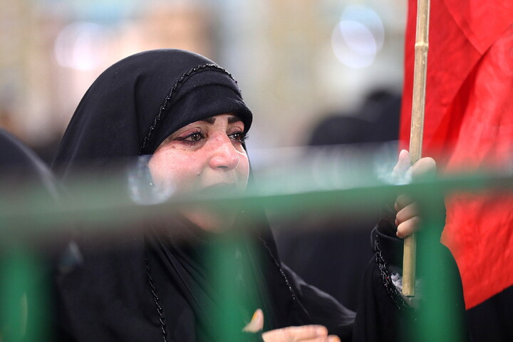 تصاویر/ حال و هوای حرم مطهر حضرت معصومه (س) در شب وفات حضرت زینب(س)