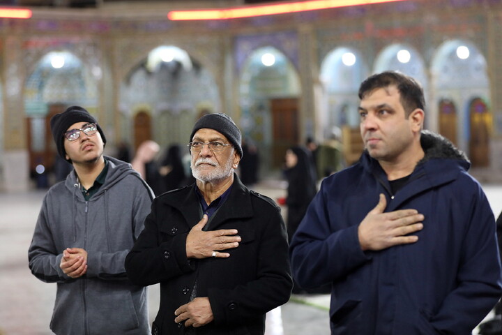 تصاویر/ حال و هوای حرم مطهر حضرت معصومه (س) در شب وفات حضرت زینب(س)