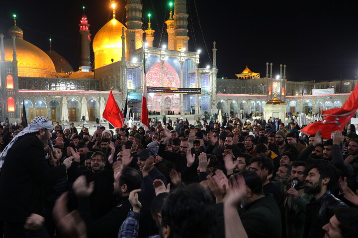 تصاویر/ حال و هوای حرم مطهر حضرت معصومه (س) در شب وفات حضرت زینب(س)