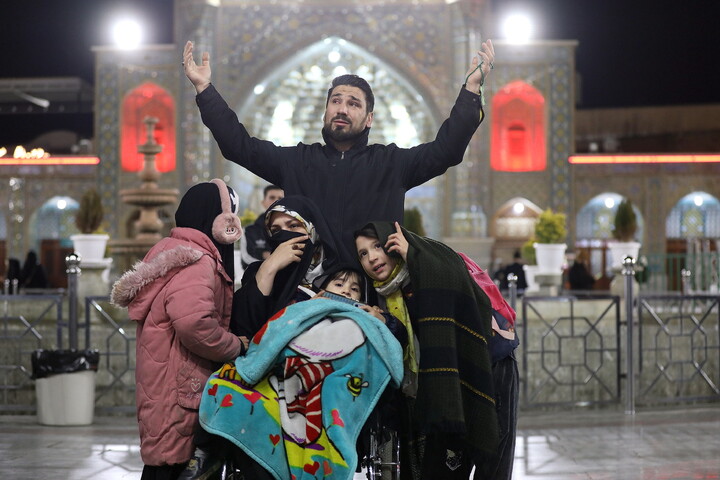 تصاویر/ حال و هوای حرم مطهر حضرت معصومه (س) در شب وفات حضرت زینب(س)