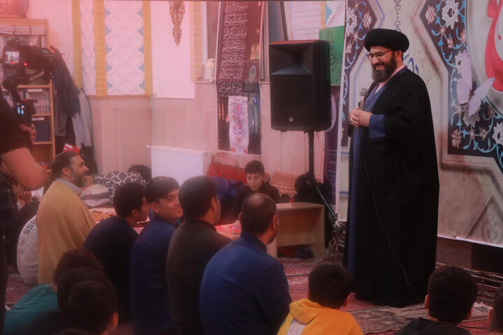 تصاویر/ حضور امام جمعه زنجان در اعتکاف دانش آموزی مسجد نبی اکرم (ص) کوی علوم پایه زنجان