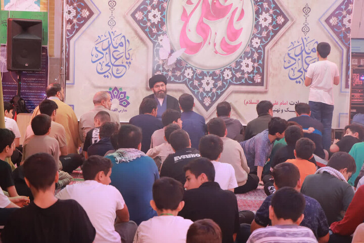 تصاویر/ حضور امام جمعه زنجان در اعتکاف دانش آموزی مسجد نبی اکرم (ص) کوی علوم پایه زنجان