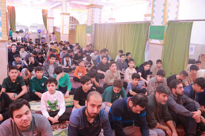 تصاویر/ حضور امام جمعه زنجان در اعتکاف دانش آموزی مسجد نبی اکرم (ص) کوی علوم پایه زنجان