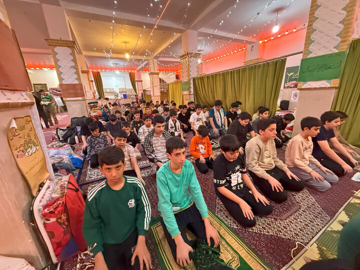 تصاویر/ حضور امام جمعه زنجان در اعتکاف دانش آموزی مسجد نبی اکرم (ص) کوی علوم پایه زنجان