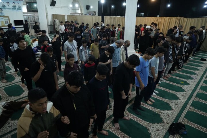 قاب هایی زیبا از حضور امام جمعه بوشهر در حلقه متعکفین