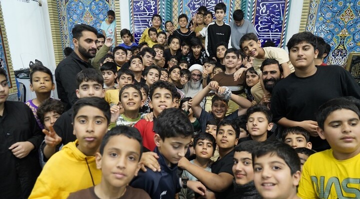 قاب هایی زیبا از حضور امام جمعه بوشهر در حلقه متعکفین