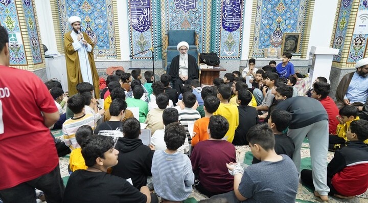 قاب هایی زیبا از حضور امام جمعه بوشهر در حلقه متعکفین