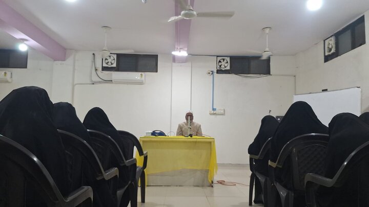 طالب علم کے ساتھ صاحب فضل ہونا ضروری ہے: مولانا ابن حسن املوی