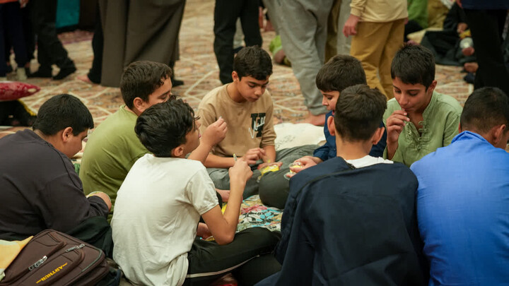 تصاویر / مراسم اعتکاف دانش آموزی در مدرسه مدینة‌العلم کاظمیه