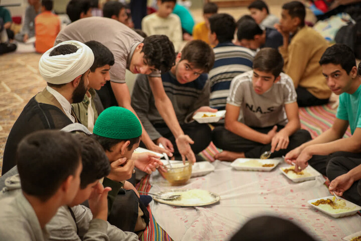 تصاویر / مراسم اعتکاف دانش آموزی در مدرسه مدینة‌العلم کاظمیه