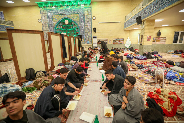 تصاویر / مراسم اعتکاف دانش آموزی در مدرسه مدینة‌العلم کاظمیه