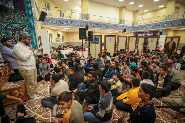 تصاویر / مراسم اعتکاف دانش آموزی در مدرسه مدینة‌العلم کاظمیه