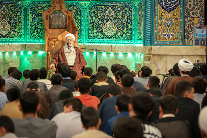 تصاویر / مراسم اعتکاف دانش آموزی در مدرسه مدینة‌العلم کاظمیه