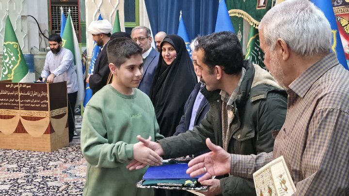 تصاویر/ برگزاری مراسم تکریم پدران شهدا و آیین ملبس شدن خدام در حریم امامزاده صالح (ع) فرحزاد