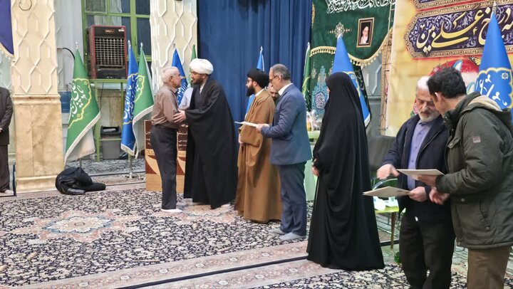 تصاویر/ برگزاری مراسم تکریم پدران شهدا و آیین ملبس شدن خدام در حریم امامزاده صالح (ع) فرحزاد