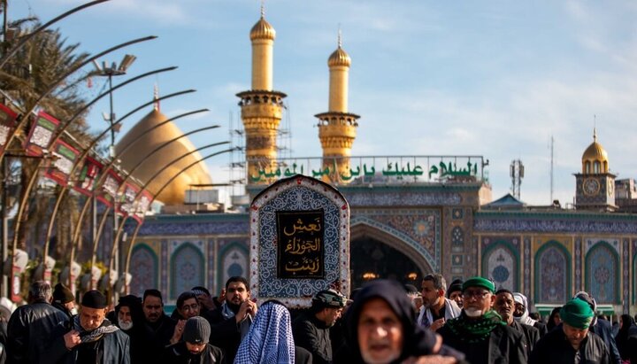 تشييع النعش الرمزي للسيدة زينب (عليها السلام) في كربلاء