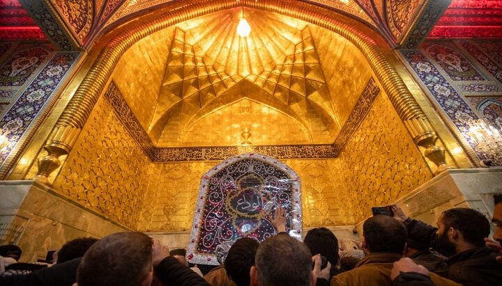 تشييع النعش الرمزي للسيدة زينب (عليها السلام) في كربلاء