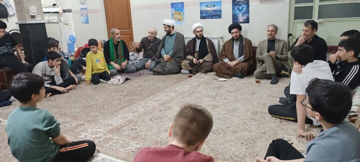 تصاویر/ حضور امام جمعه سلطانیه در جمع معتکفین این شهرستان