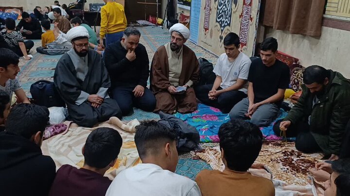 تصاویر/ حضور امام جمعه خرمدره در جمع معتکفین این شهرستان