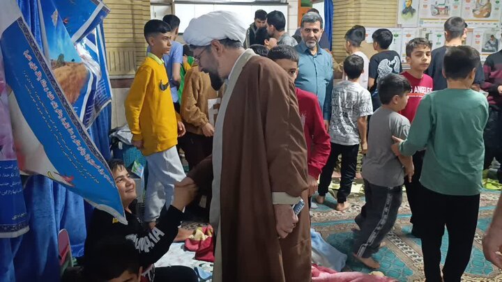 تصاویر/ حضور امام جمعه خرمدره در جمع معتکفین این شهرستان