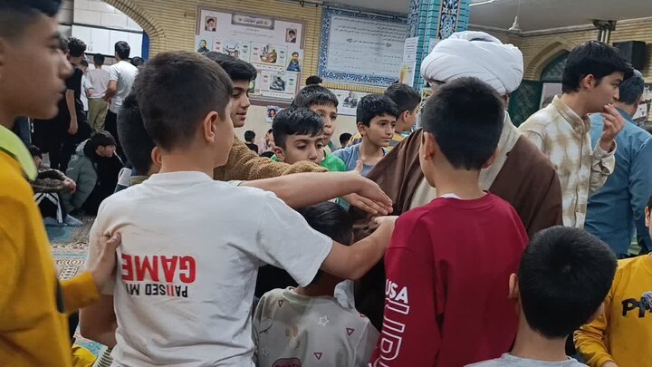 تصاویر/ حضور امام جمعه خرمدره در جمع معتکفین این شهرستان