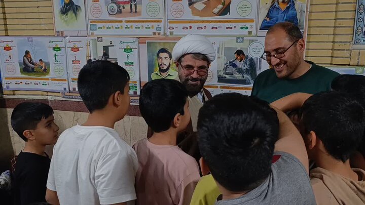 تصاویر/ حضور امام جمعه خرمدره در جمع معتکفین این شهرستان