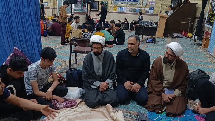 تصاویر/ حضور امام جمعه خرمدره در جمع معتکفین این شهرستان
