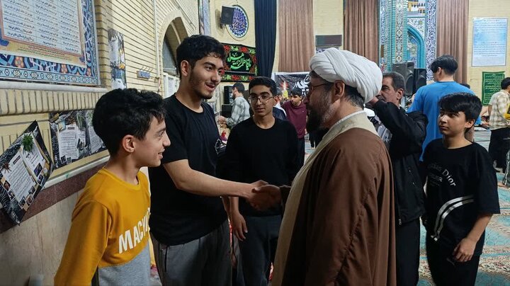 تصاویر/ حضور امام جمعه خرمدره در جمع معتکفین این شهرستان