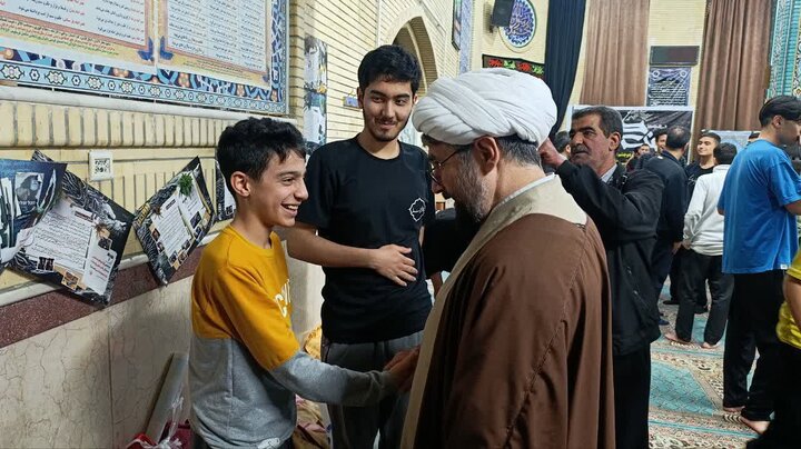 تصاویر/ حضور امام جمعه خرمدره در جمع معتکفین این شهرستان
