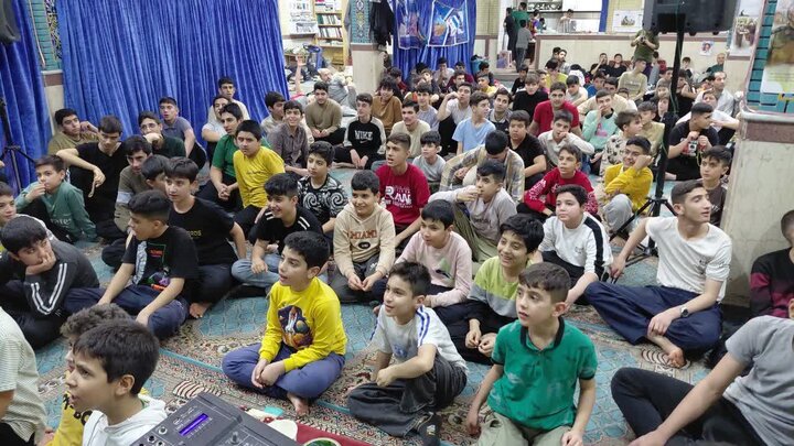 تصاویر/ حضور امام جمعه خرمدره در جمع معتکفین این شهرستان