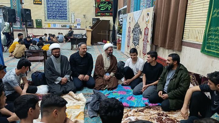 تصاویر/ حضور امام جمعه خرمدره در جمع معتکفین این شهرستان