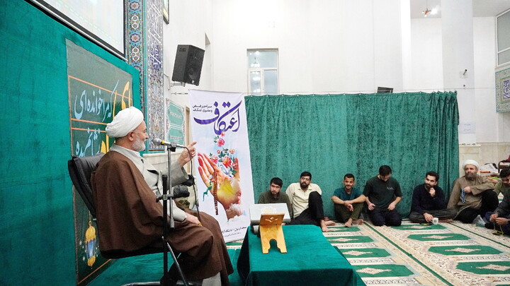 تصاویر/ برگزاری مراسم معنوی اعتکاف در مسجد دانشگاه آزاد قم
