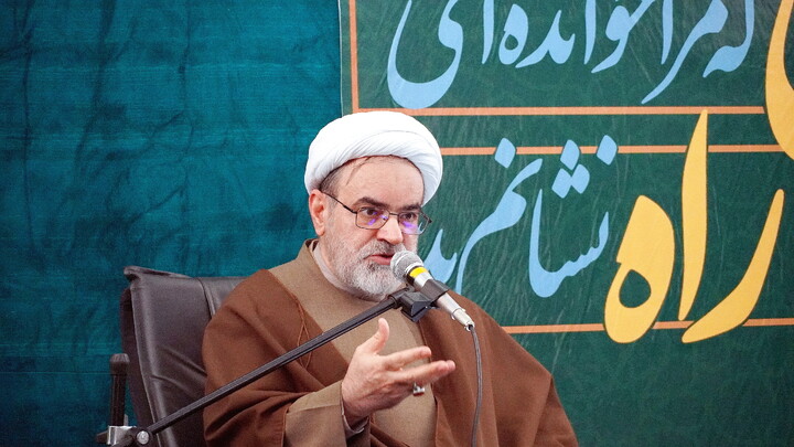 تصاویر/ برگزاری مراسم معنوی اعتکاف در مسجد دانشگاه آزاد قم