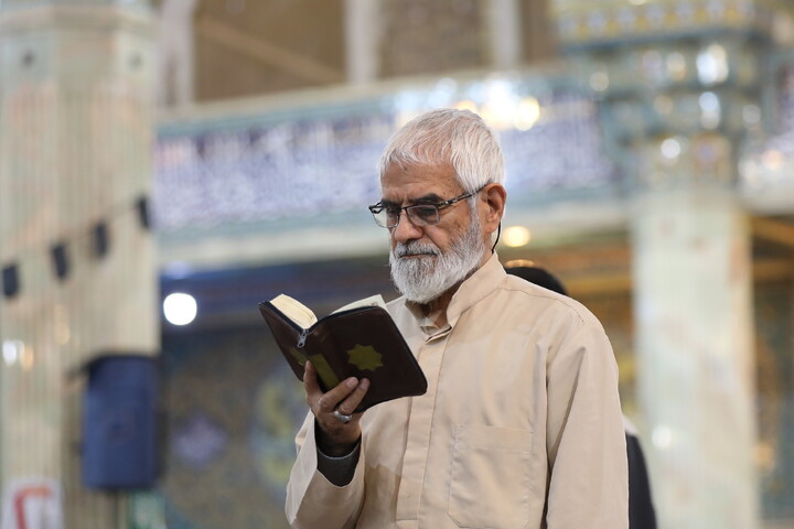 تصاویر/ اعمال ام داوود در حرم حضرت معصومه(س) و مسجد امام حسن عسکری (ع)