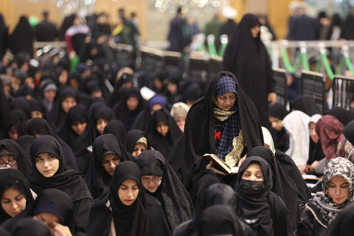 تصاویر/ اعمال ام داوود در حرم حضرت معصومه(س) و مسجد امام حسن عسکری (ع)