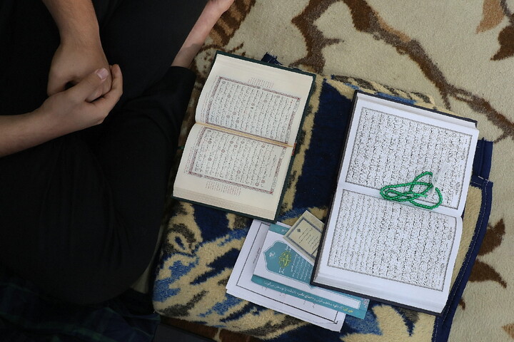 تصاویر/ اعمال ام داوود در حرم حضرت معصومه(س) و مسجد امام حسن عسکری (ع)