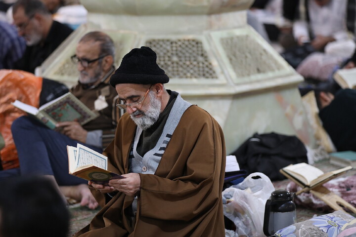 تصاویر/ اعمال ام داوود در حرم حضرت معصومه(س) و مسجد امام حسن عسکری (ع)