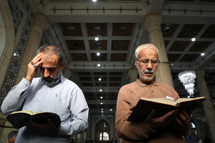 تصاویر/ اعمال ام داوود در حرم حضرت معصومه(س) و مسجد امام حسن عسکری (ع)