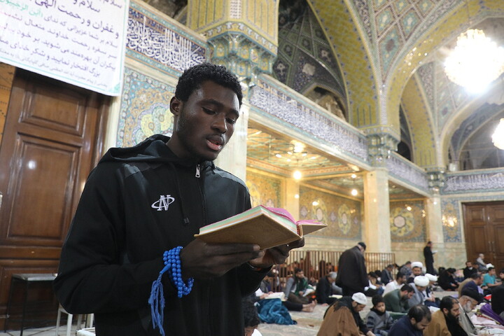 تصاویر/ اعمال ام داوود در حرم حضرت معصومه(س) و مسجد امام حسن عسکری (ع)