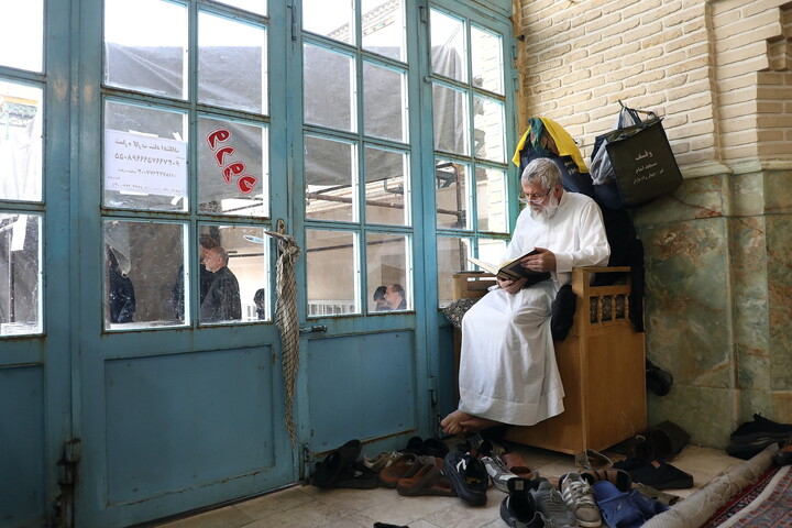 تصاویر/ اعمال ام داوود در حرم حضرت معصومه(س) و مسجد امام حسن عسکری (ع)