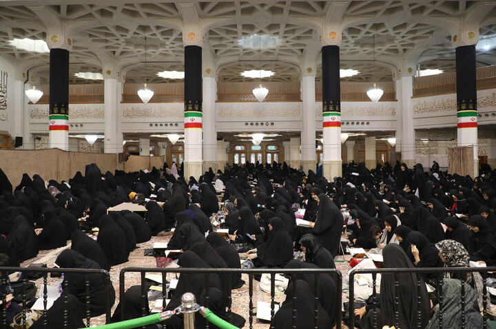 تصاویر/ اعمال ام داوود در حرم حضرت معصومه(س) و مسجد امام حسن عسکری (ع)