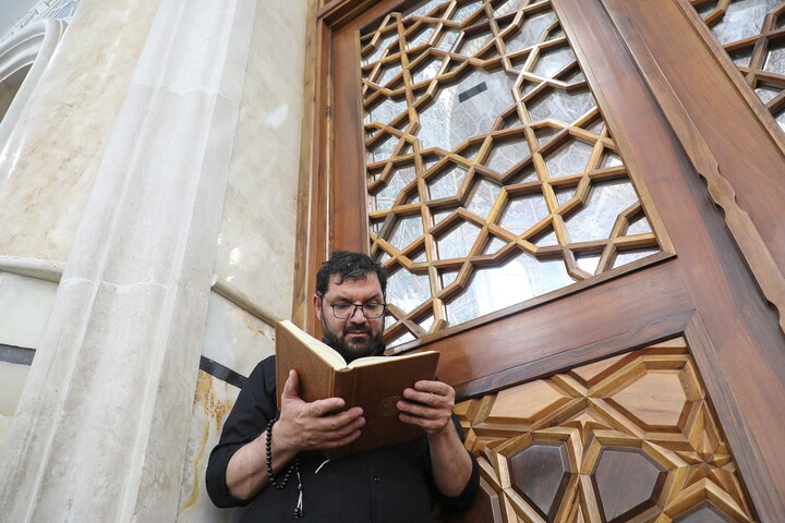 تصاویر/ اعمال ام داوود در حرم حضرت معصومه(س) و مسجد امام حسن عسکری (ع)