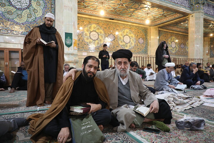 تصاویر/ اعمال ام داوود در حرم حضرت معصومه(س) و مسجد امام حسن عسکری (ع)