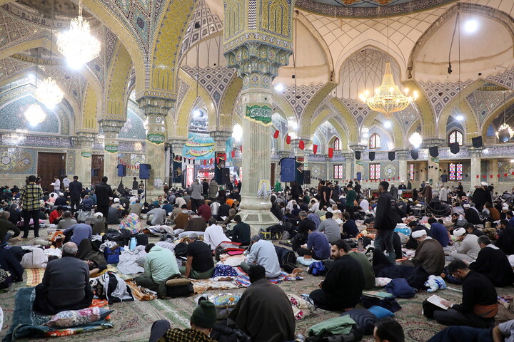 تصاویر/ اعمال ام داوود در حرم حضرت معصومه(س) و مسجد امام حسن عسکری (ع)