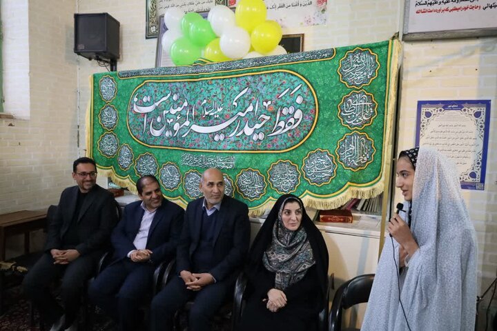 تصاویر/ دیدار استاندار و مسئولان یزد با دانش آموزان معتکف