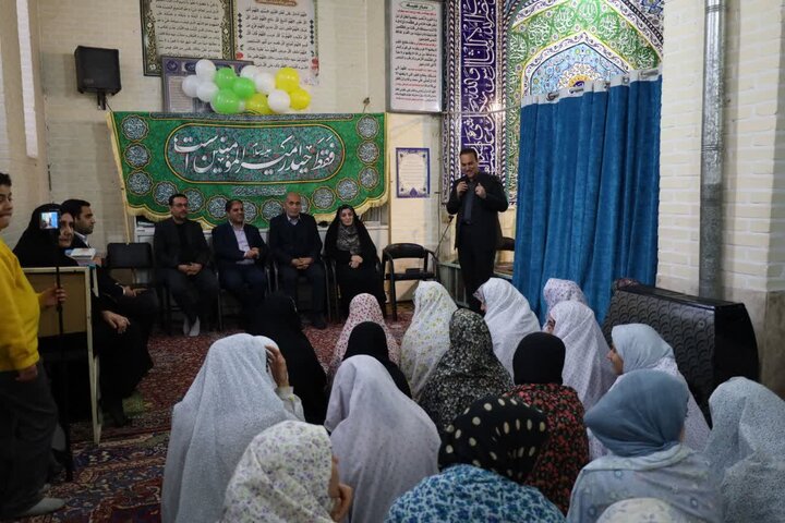 تصاویر/ دیدار استاندار و مسئولان یزد با دانش آموزان معتکف