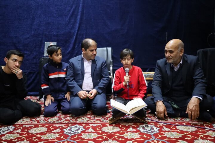 تصاویر/ دیدار استاندار و مسئولان یزد با دانش آموزان معتکف