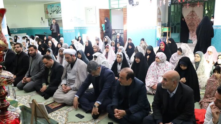 تصاویر/ دیدار استاندار و مسئولان یزد با دانش آموزان معتکف